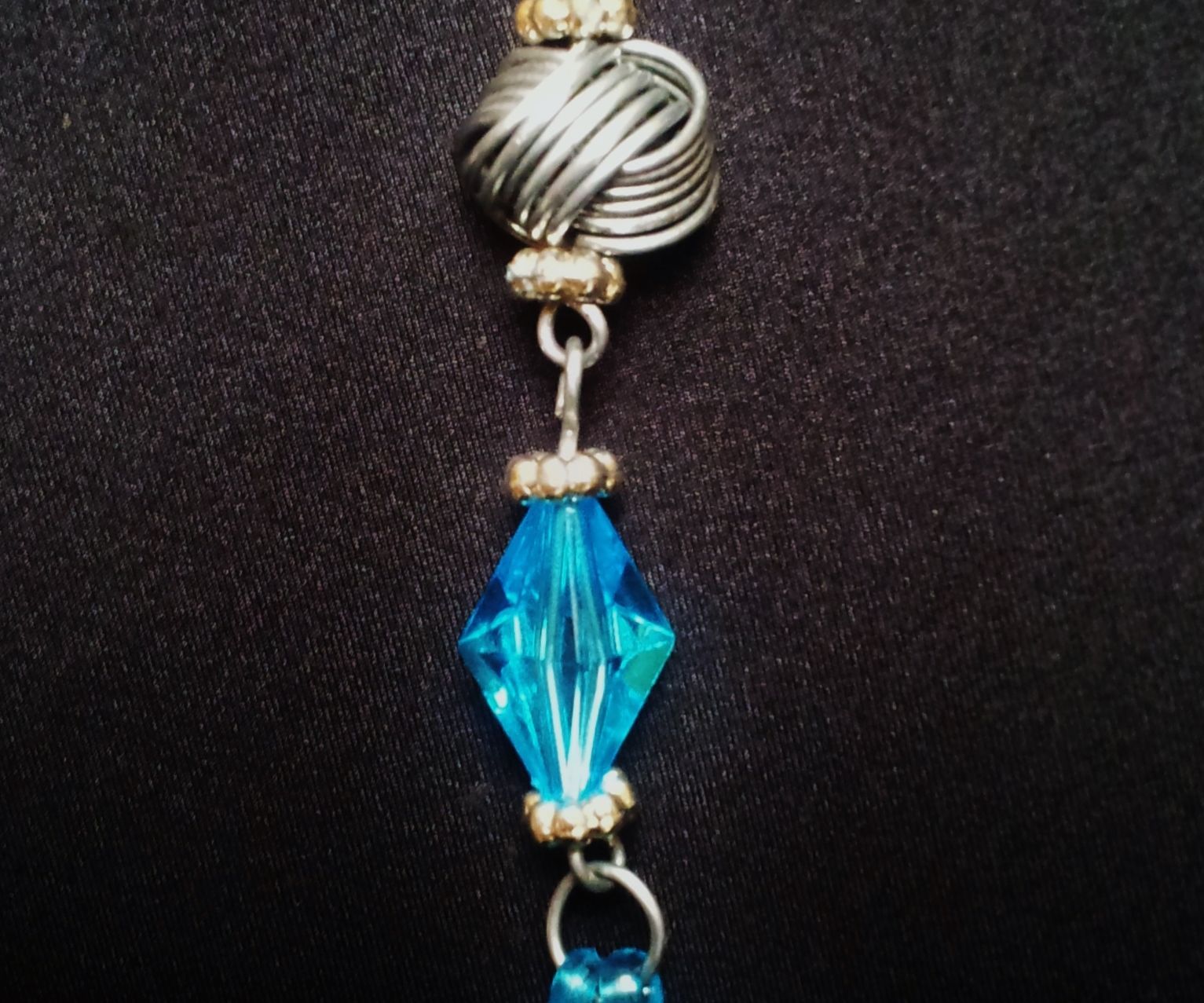 ​Triple Love Knot Bead Pendant