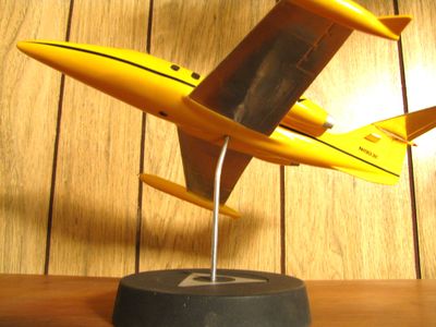 Model Airplane Stand - Presentable and Cheap! : 6 Steps - Instructables
