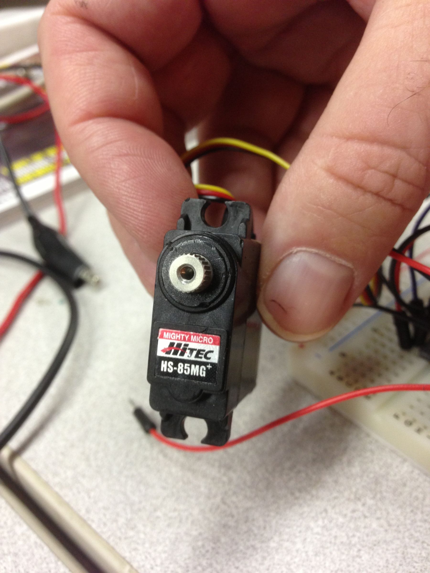 Drive Servos with a 555 timer IC