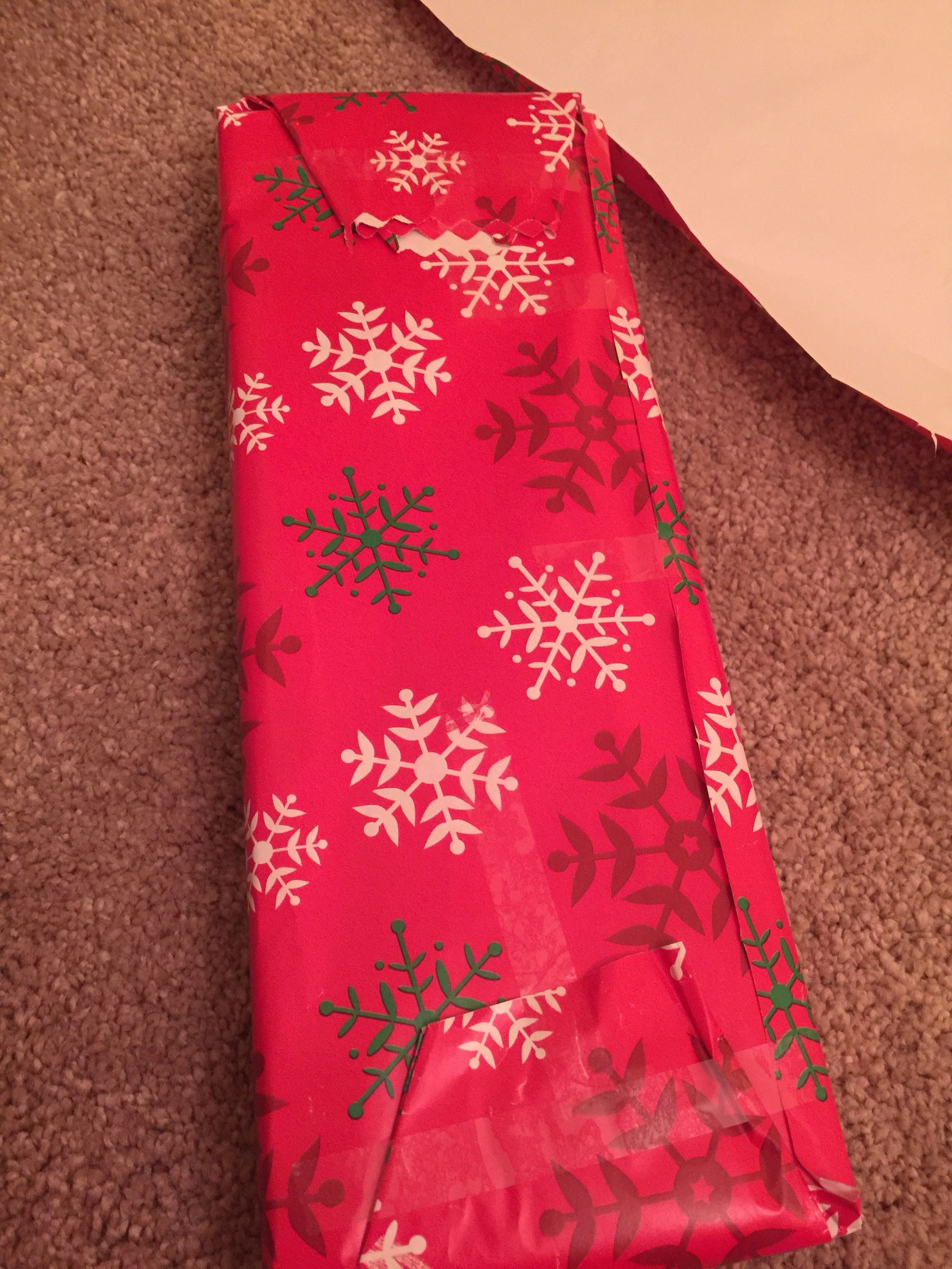 How to Wrap Your Holiday Gifts Nicely