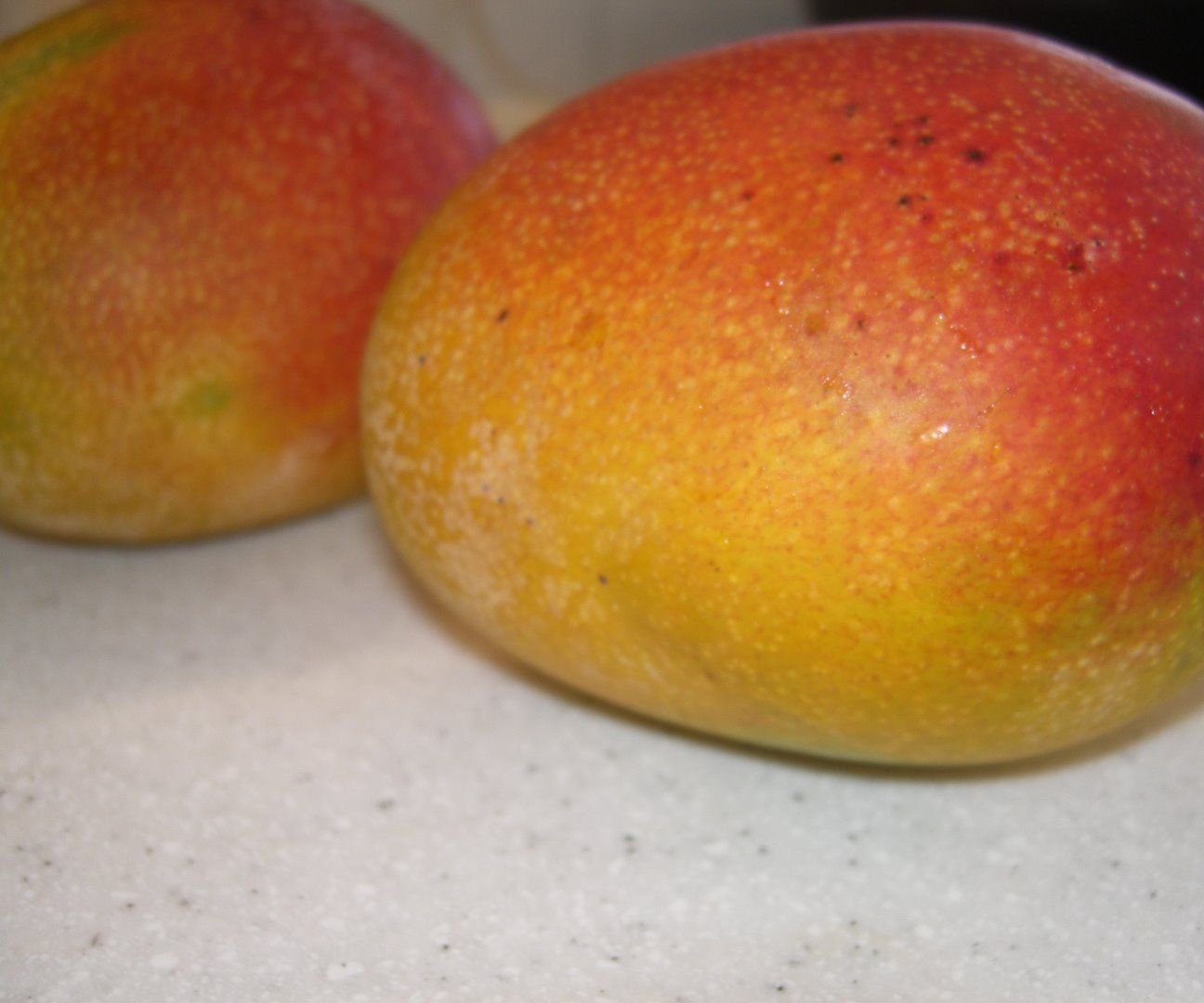 Slicing a Mango - Hawaiian Style
