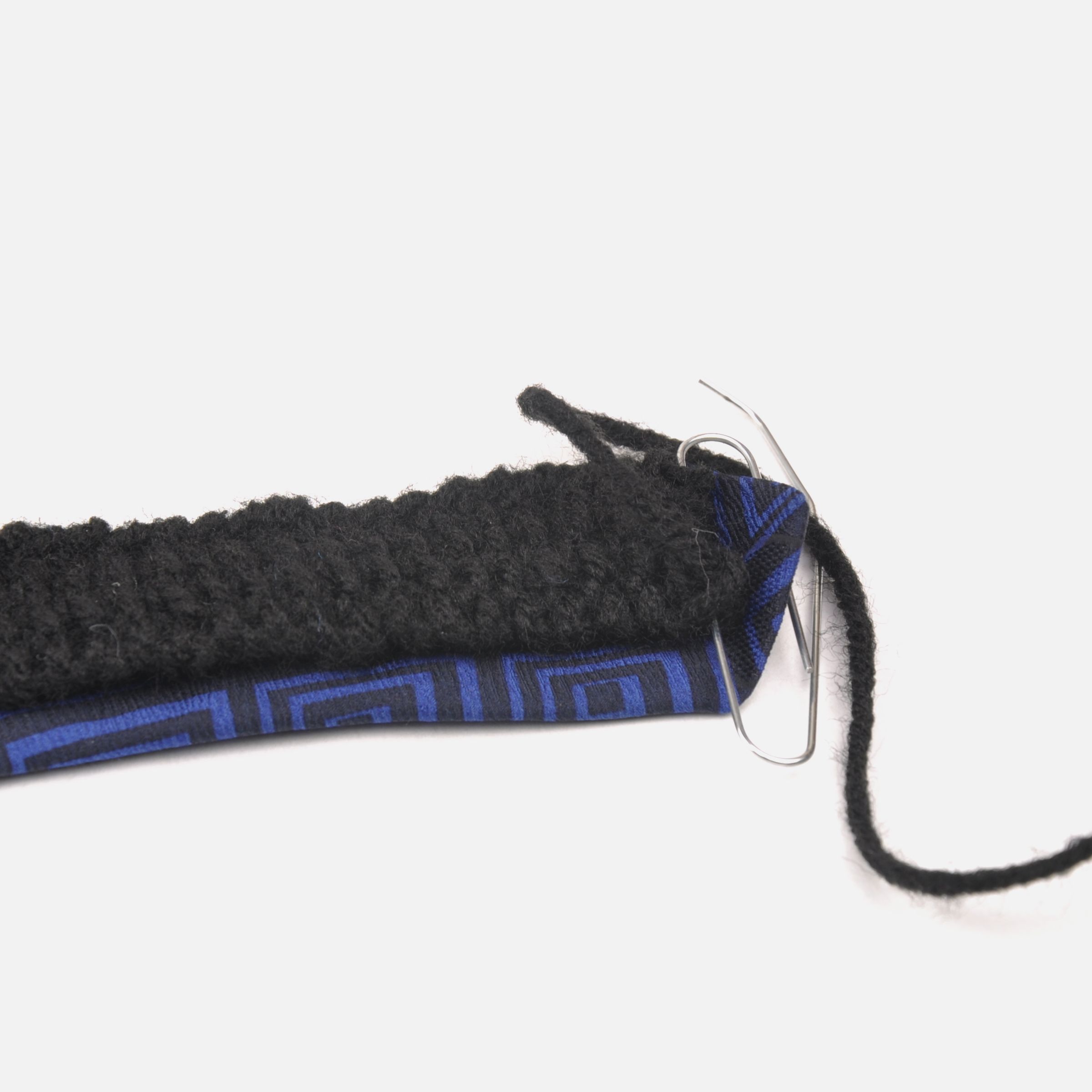 how to wear a knit tie