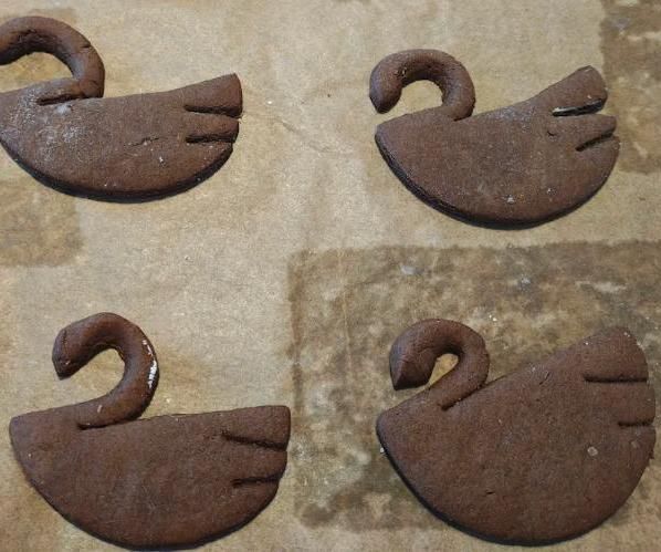 How to Make Swan-shaped Cookies (without a Special Cookie Cutter)