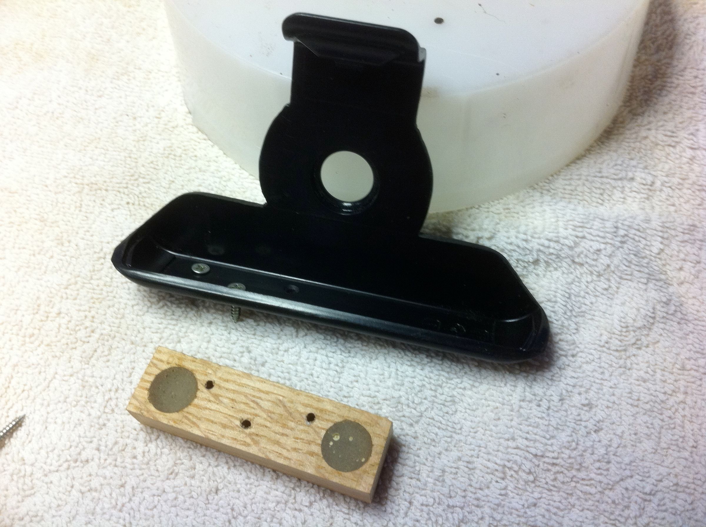 IPhone Tripod Mount From OtterBox Holster 4 Steps (with Pictures