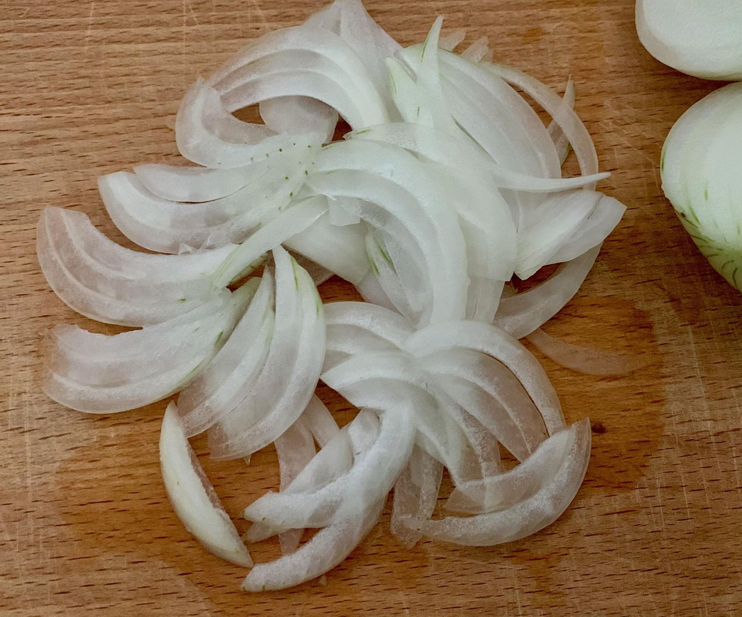 How to Cut an Onion Into Petals, Slices and Cubes