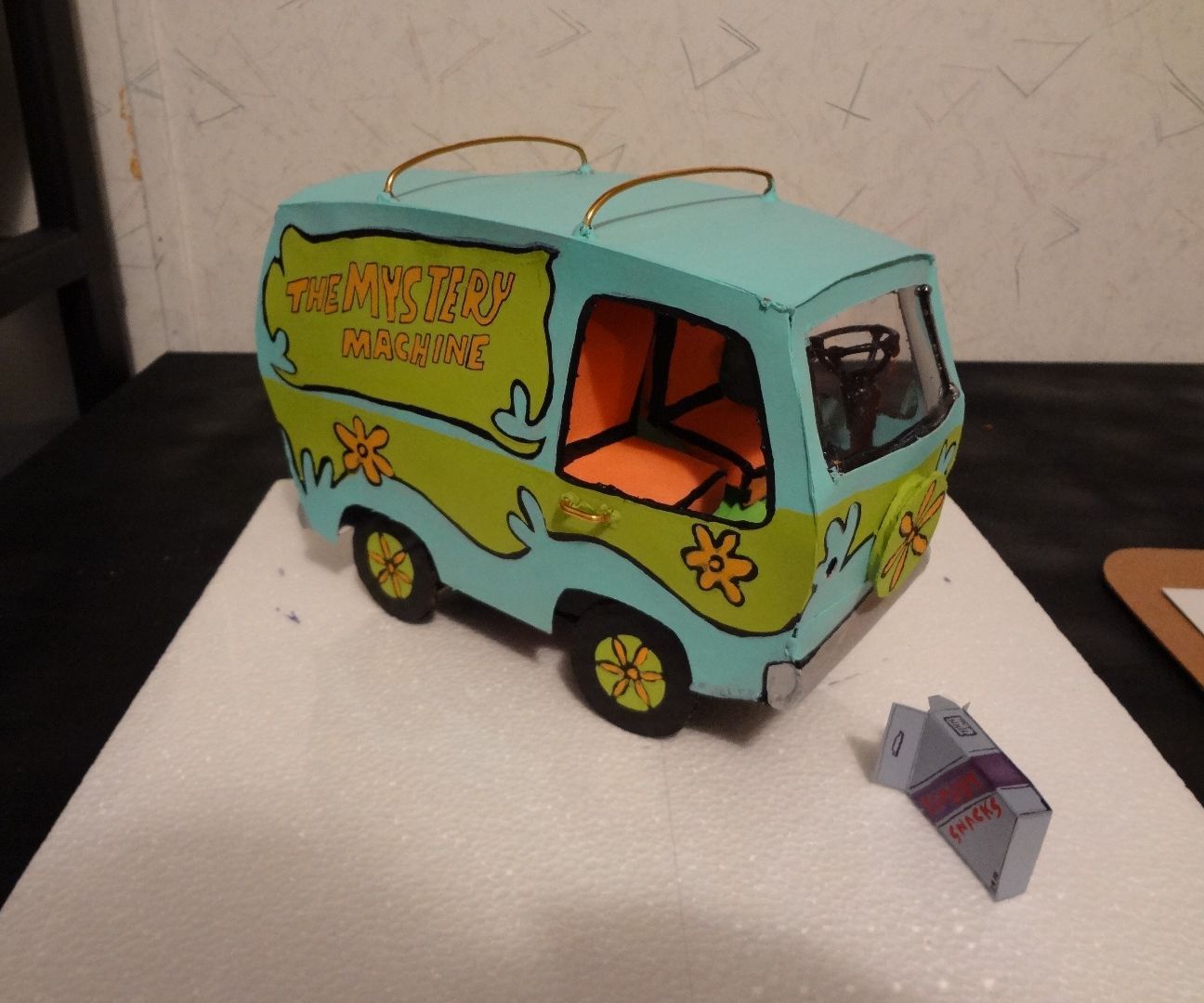 Scooby Doo Cardboard Electric Mystery Machine : 5 Steps