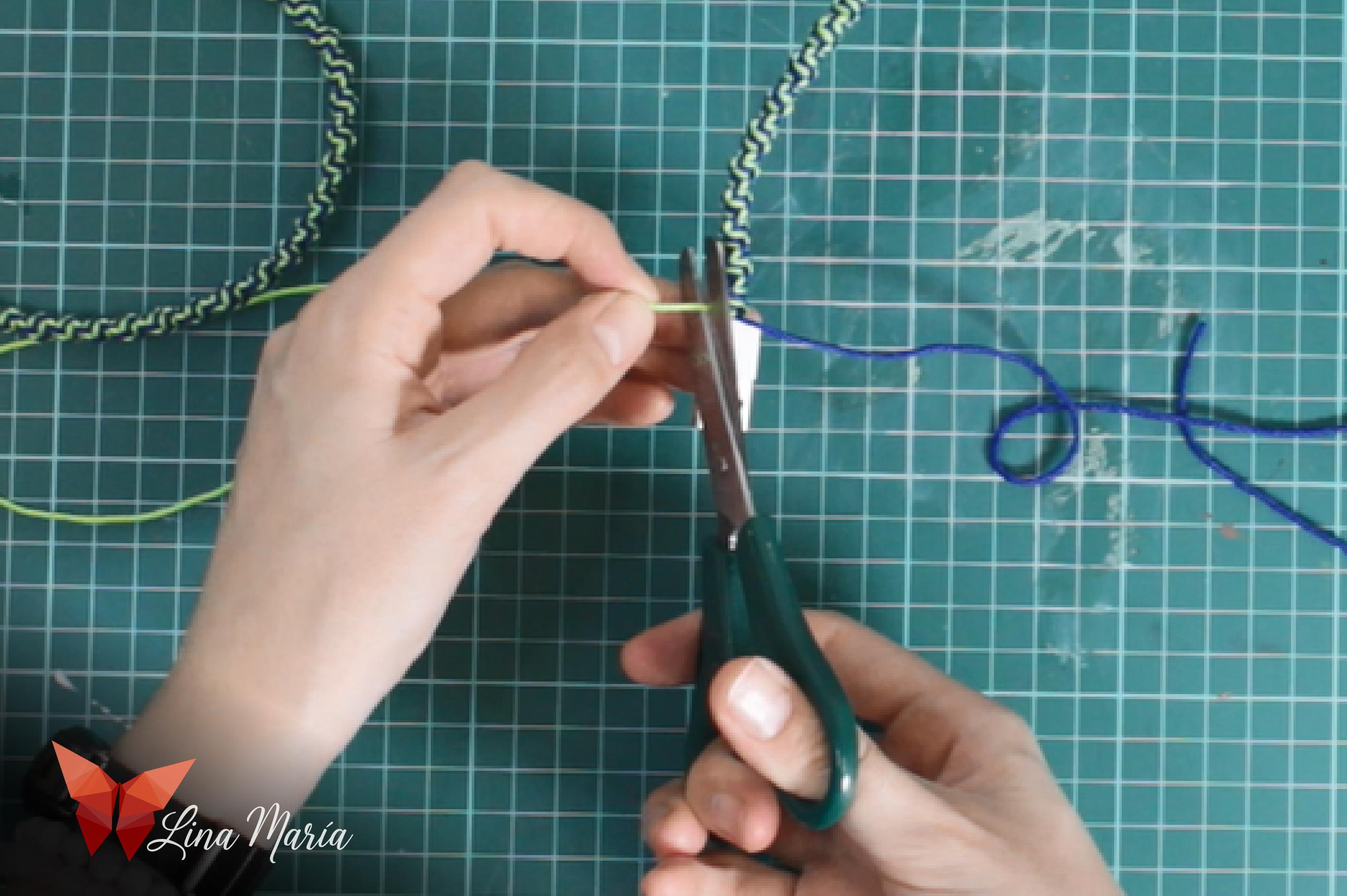 how to tie a charger cord