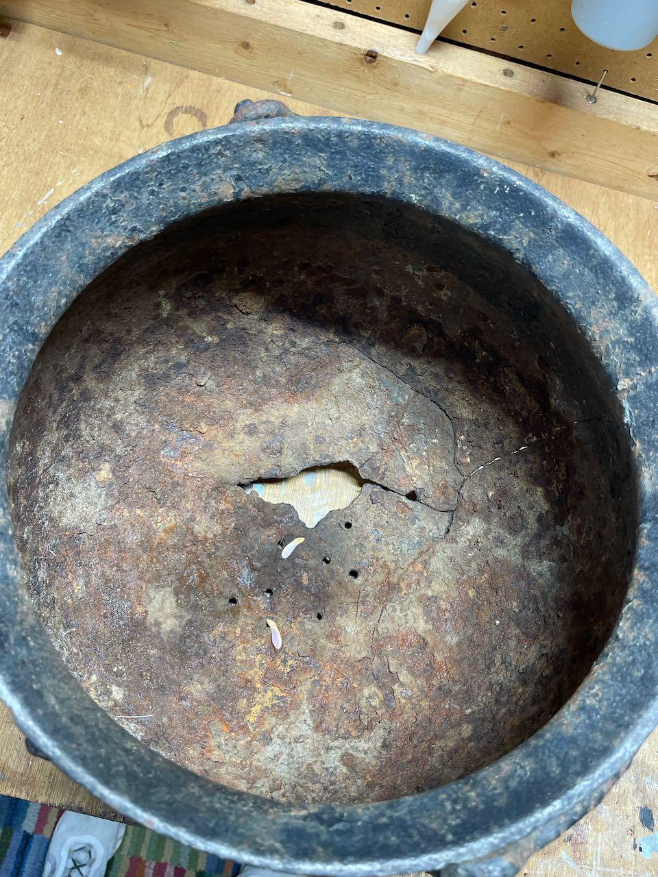 Restore an Antique Cast Iron Cauldron / Family Heirloom 5 Steps Instructables