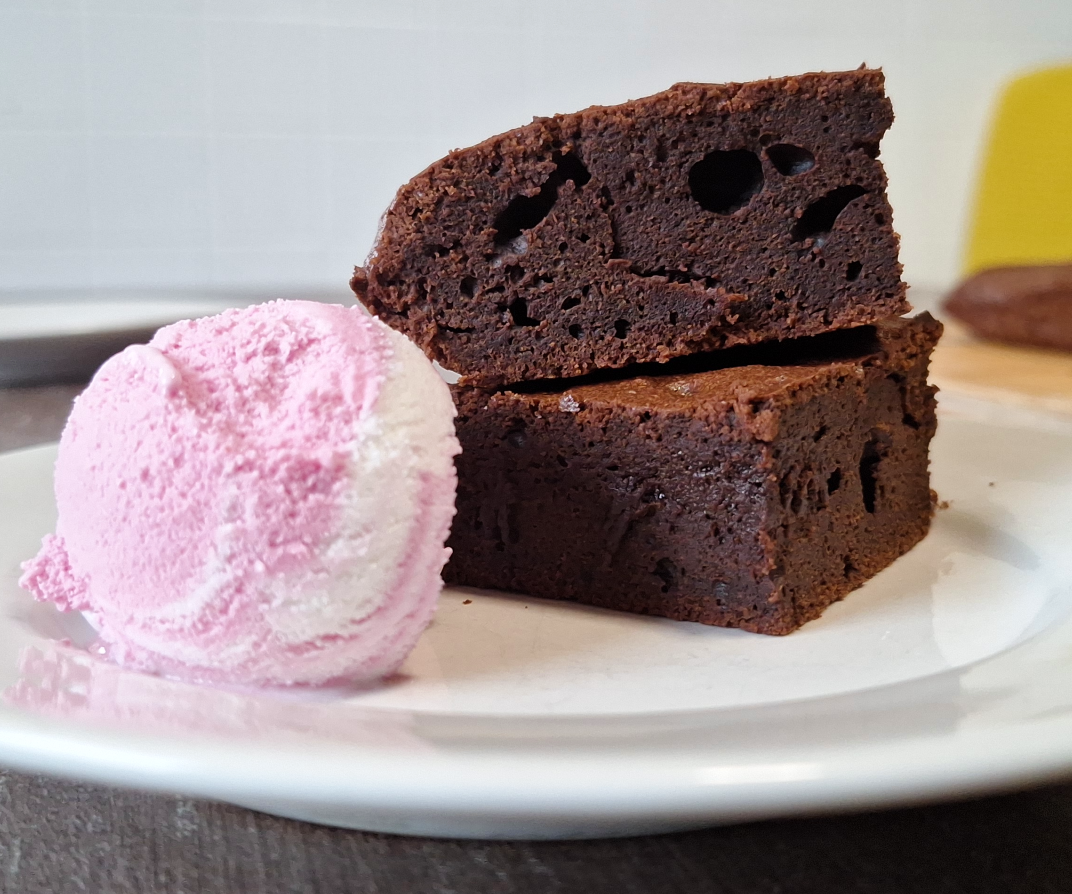 Brownie 🍫 – a Super Chocolaty and Easy Cake