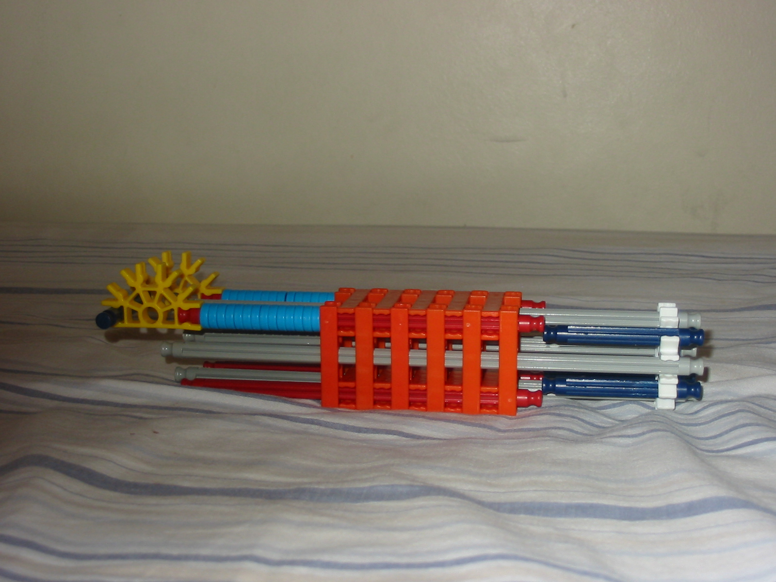 Almost Indestructible Rubber Band Powered K'nex Gun 6 Steps