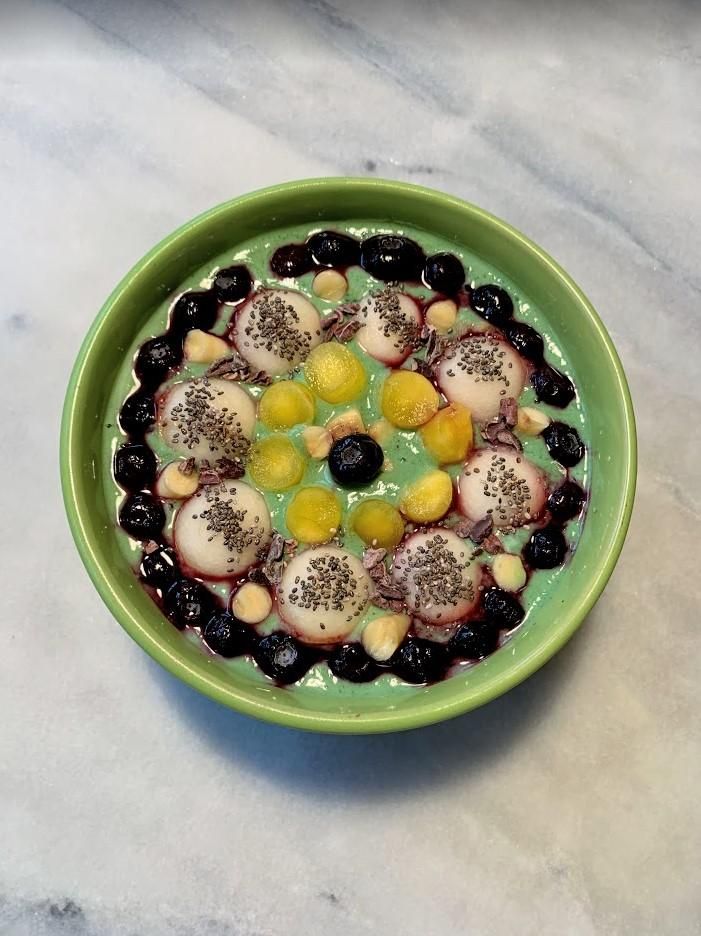 Healthy Circular Spirulina Smoothie Bowl