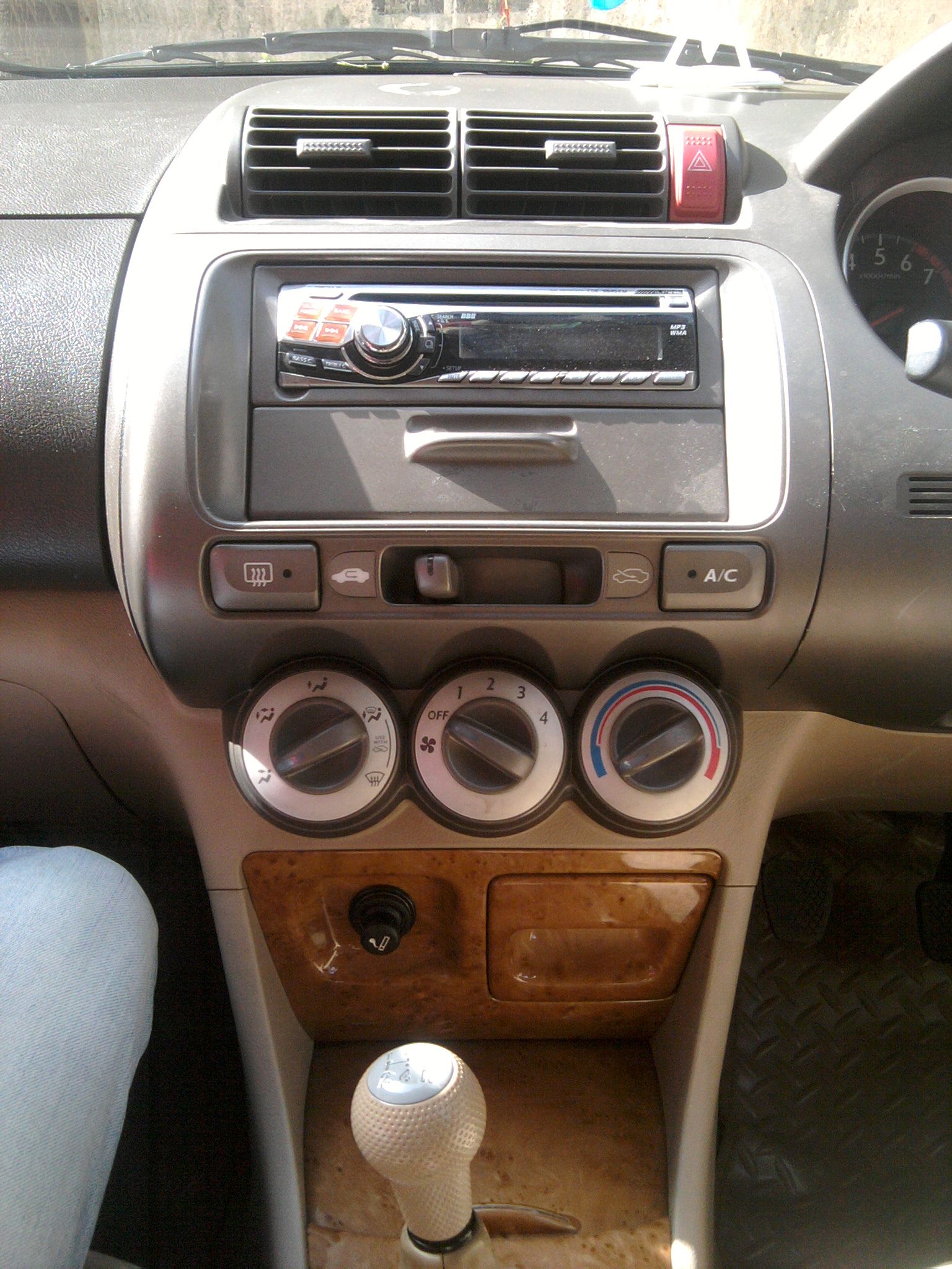 How to Remove Stereo From the Centre Console of Honda City (Dolphin Model)