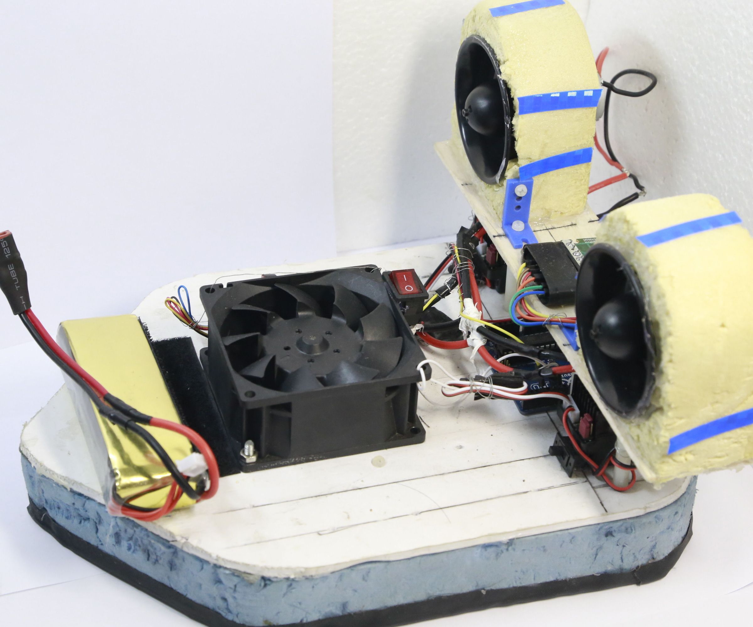 Remote-controlled hovercraft. by AnTiProcrastination