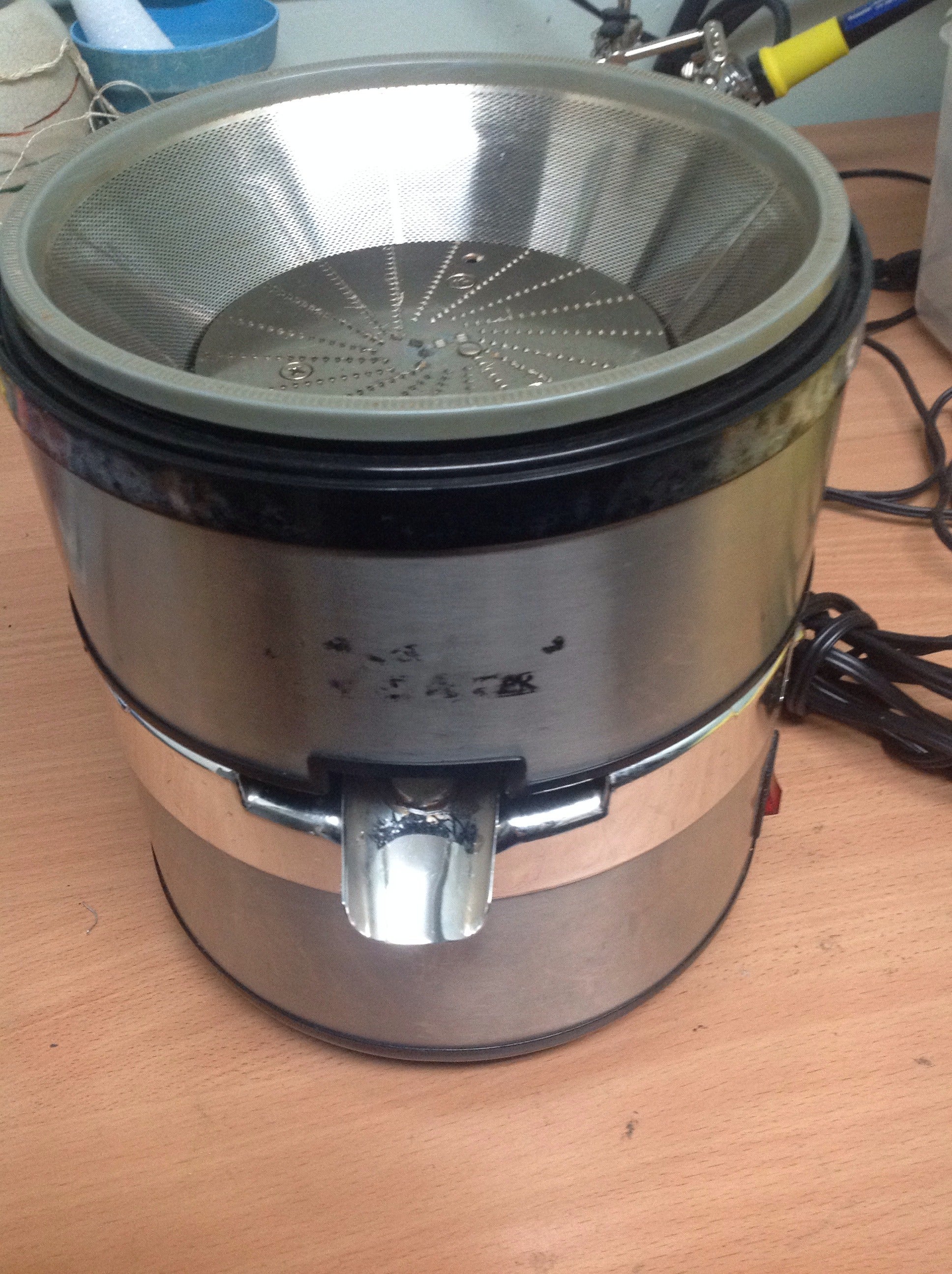 How to Clean a Juicer With No Instructions 4 Steps Instructables