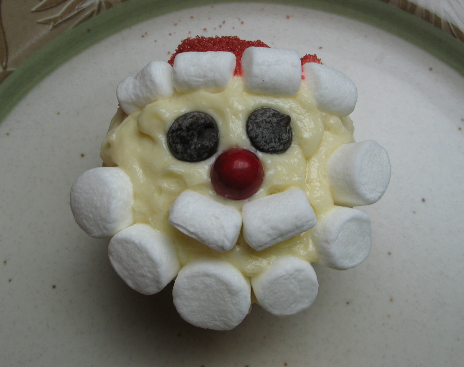 Cute Santa Face Cupcakes on a Budget!