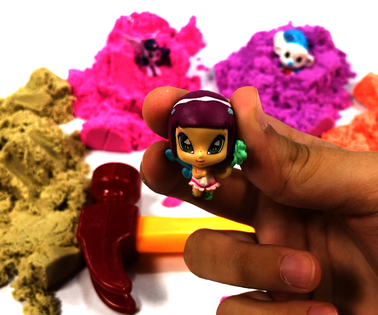 Kinetic Sand Surprise Toys | Learn Colors for Kids - Satisfying Videos