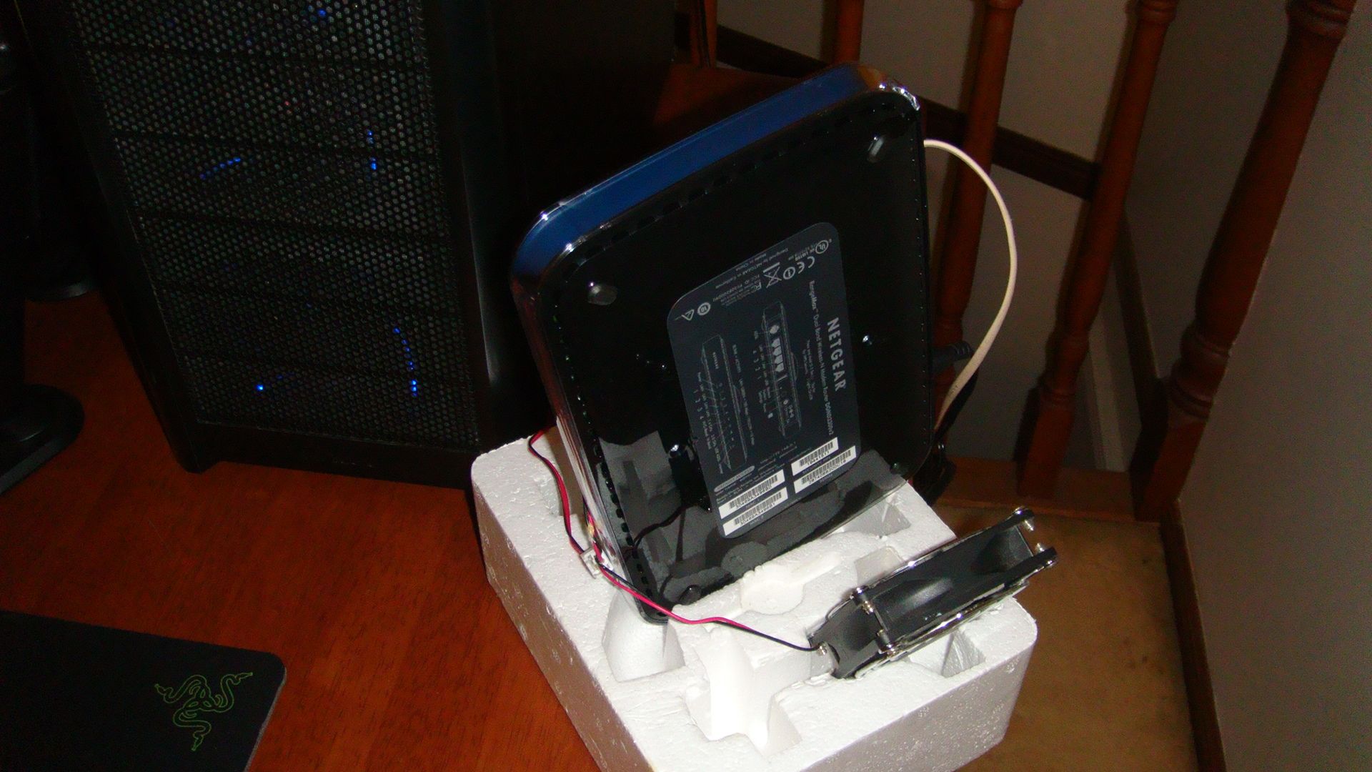 Netgear Dgnd3300 Modem/router Cooling Fans Mod (does Not Void Manufacturer Warranty) 3 Steps