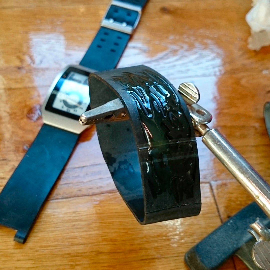 Replacement Watch Strap From an Old Inner Tire 5 Steps (with Pictures