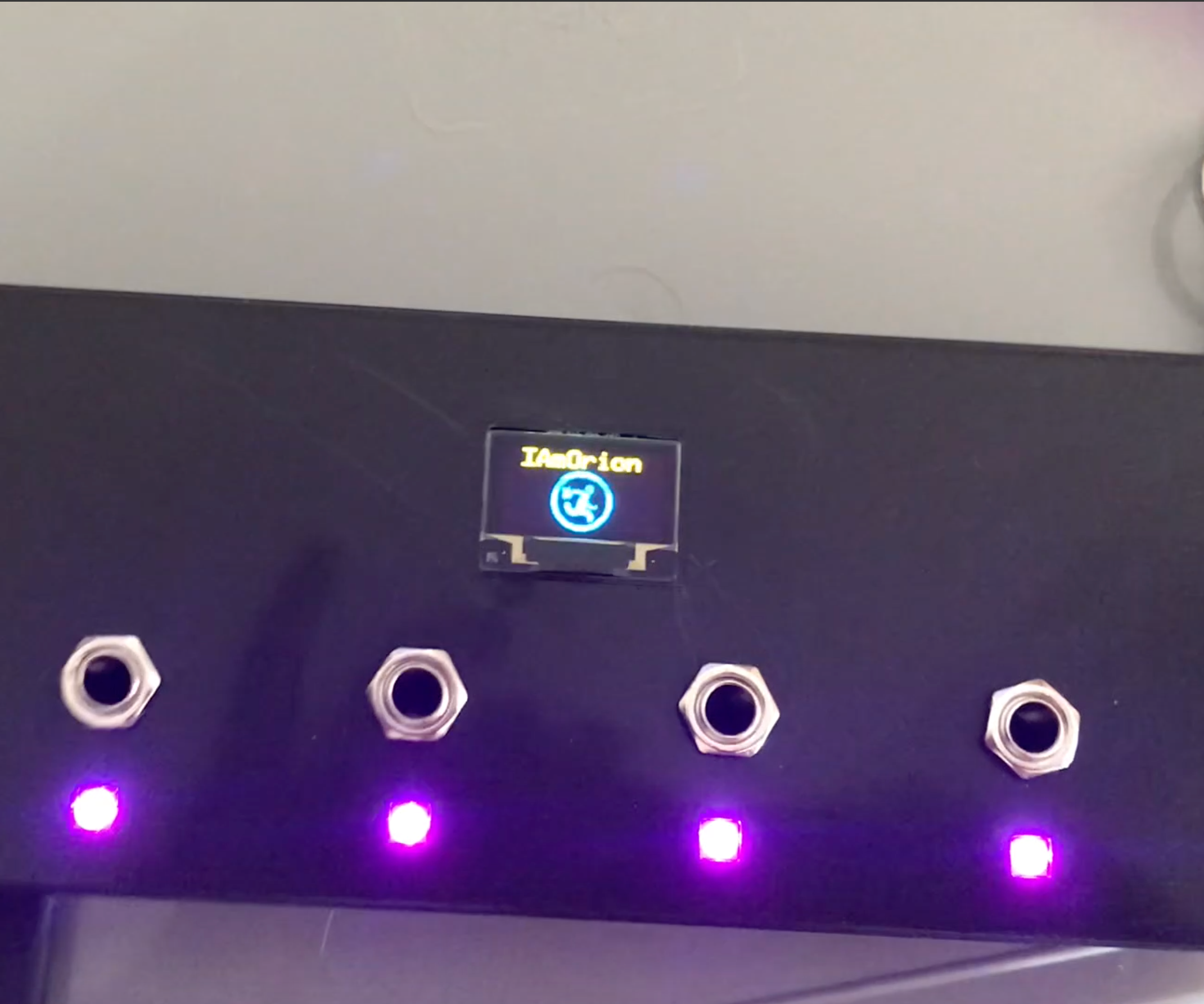 Arduino Guitar Jack Key Holder With Jack Recognition & OLED