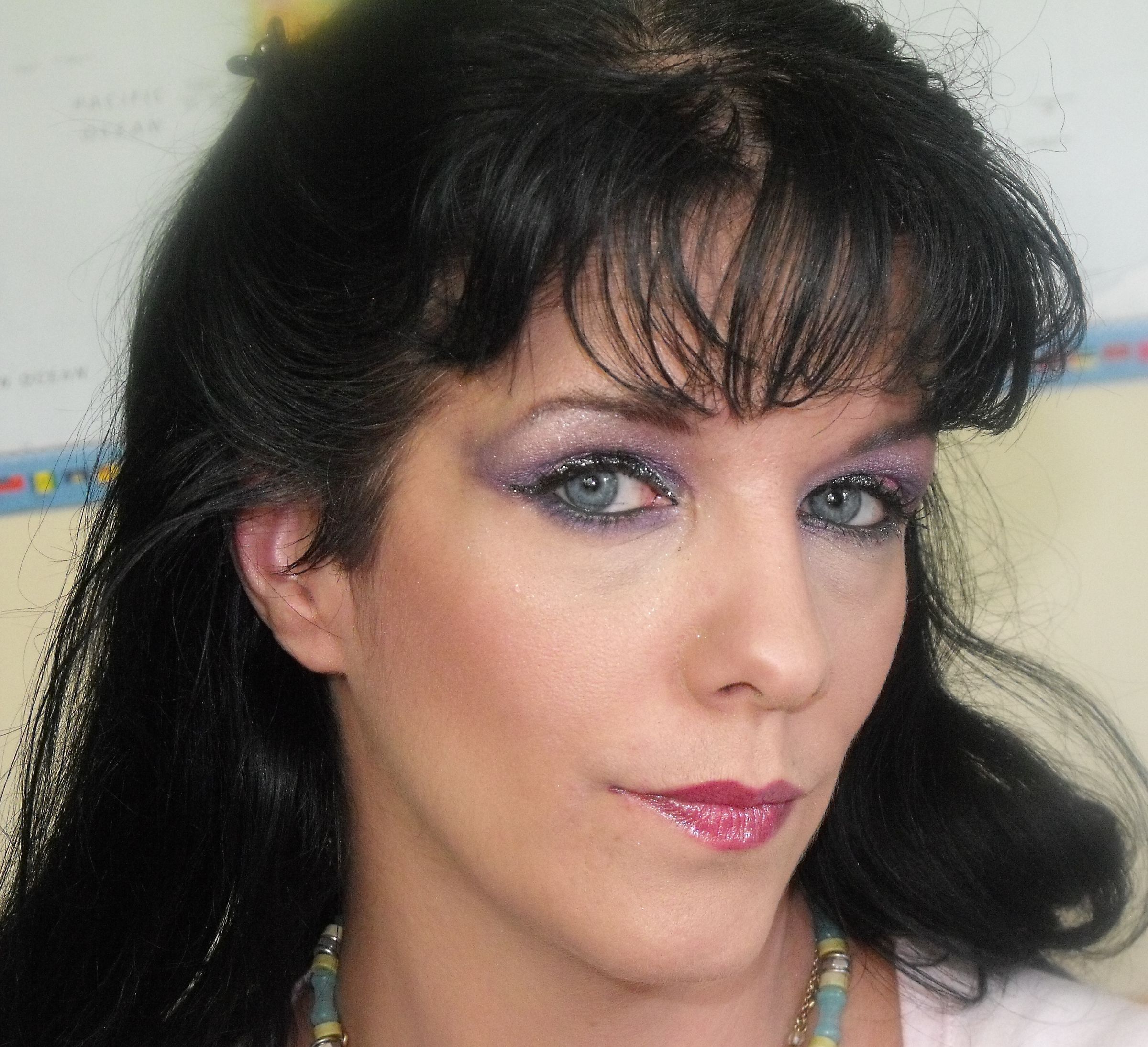 How to Use Vaseline As a Base for Pigments and Loose Eyeshadow
