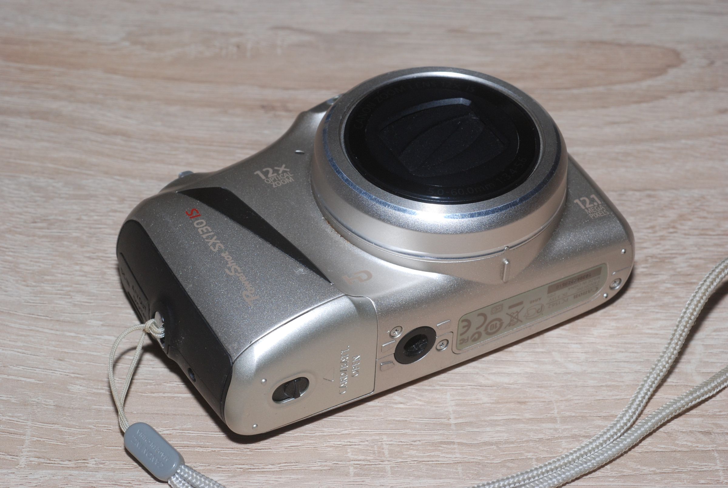 Replacement of Canon PowerShot SX130IS Battery Compartment Door 4