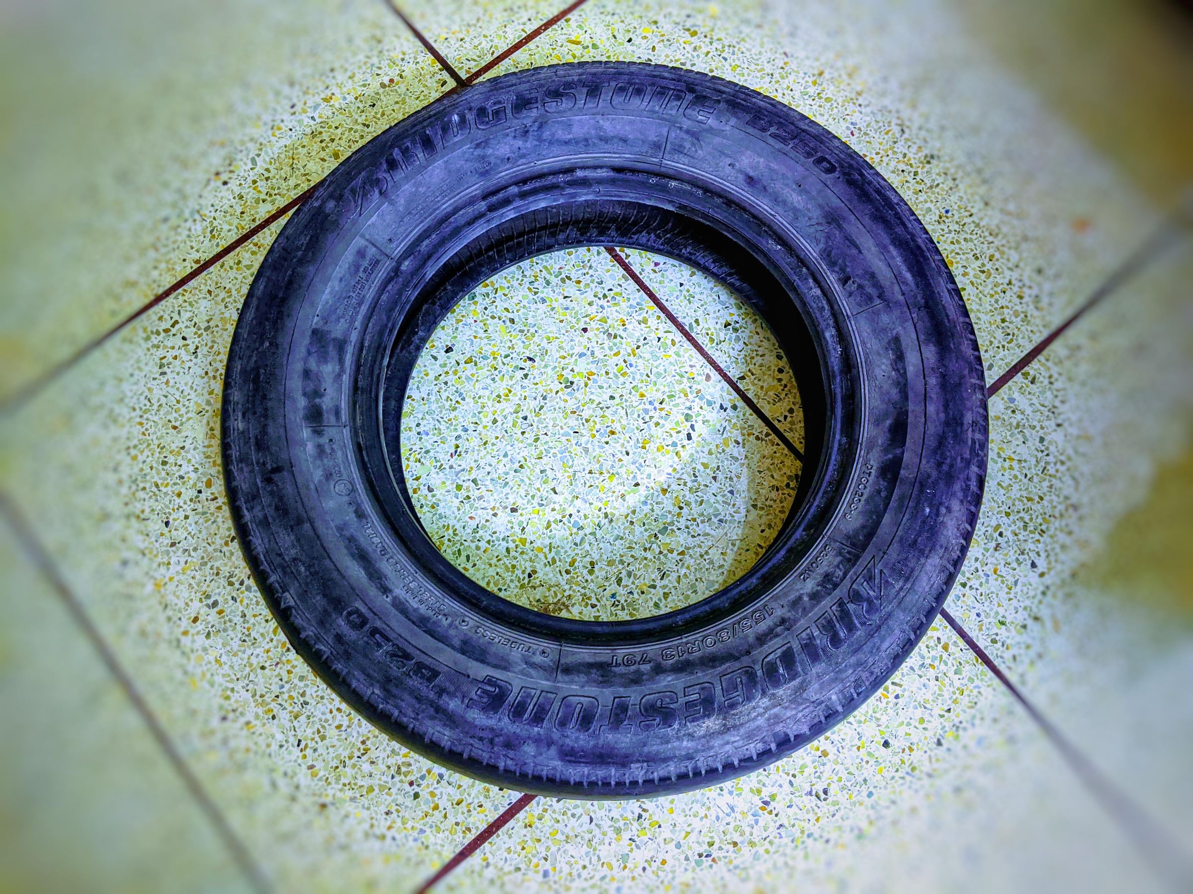 DIY Recycled Coffee Table Under 5$ : 4 Steps - Instructables