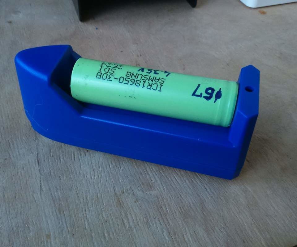 Micro USB Lithium charger for cilindrical Lithium baterry