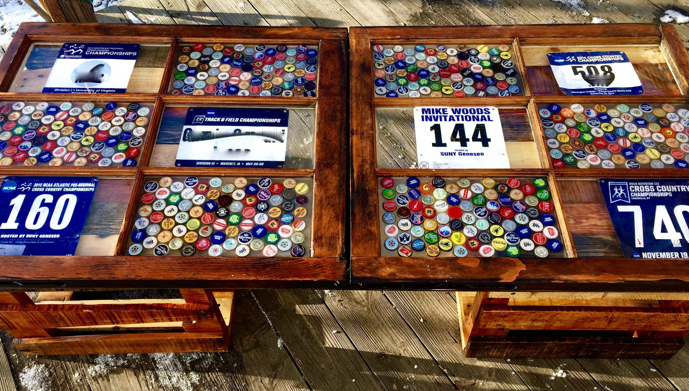 Pallet Wood Epoxy Covered Bottle Cap Coffee Table 6 Steps (with
