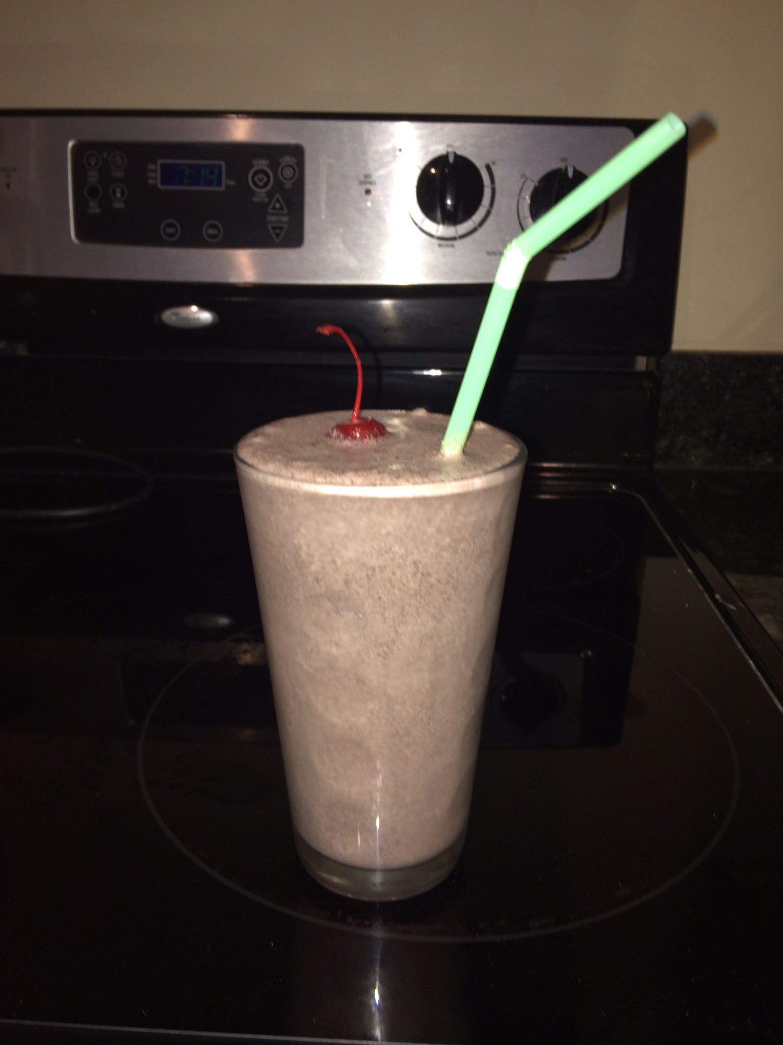 THE FIVE MINUTE COOKIES 'N CREAM MILKSHAKE