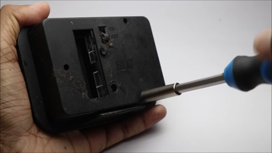 Scavenging Clock Mechanism