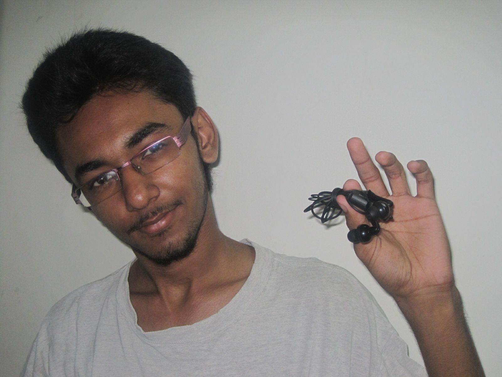 How to Wrap Headphones So They Don't Tangle. Instructables