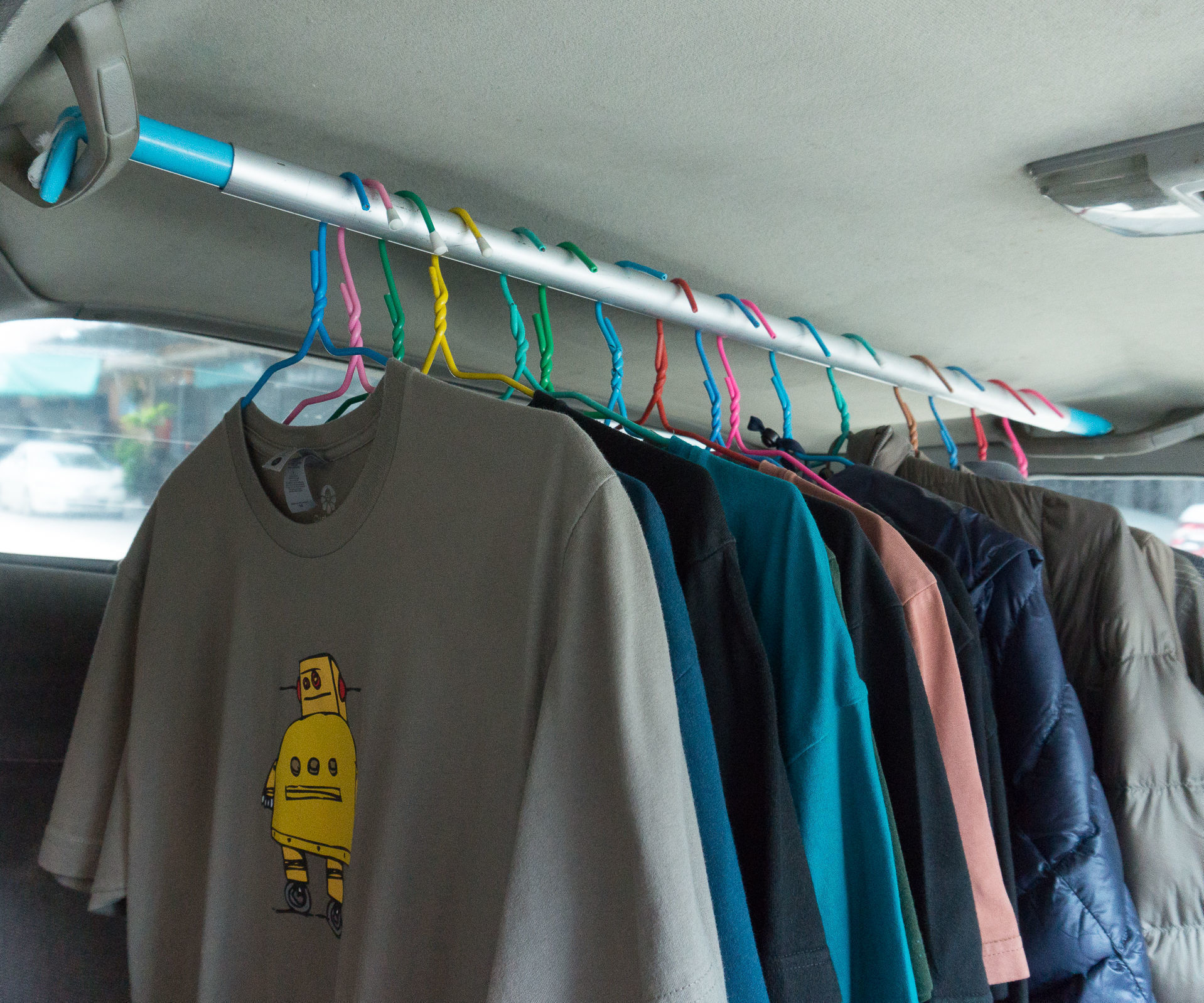 Adjustable Clothes Bar for Vehicle