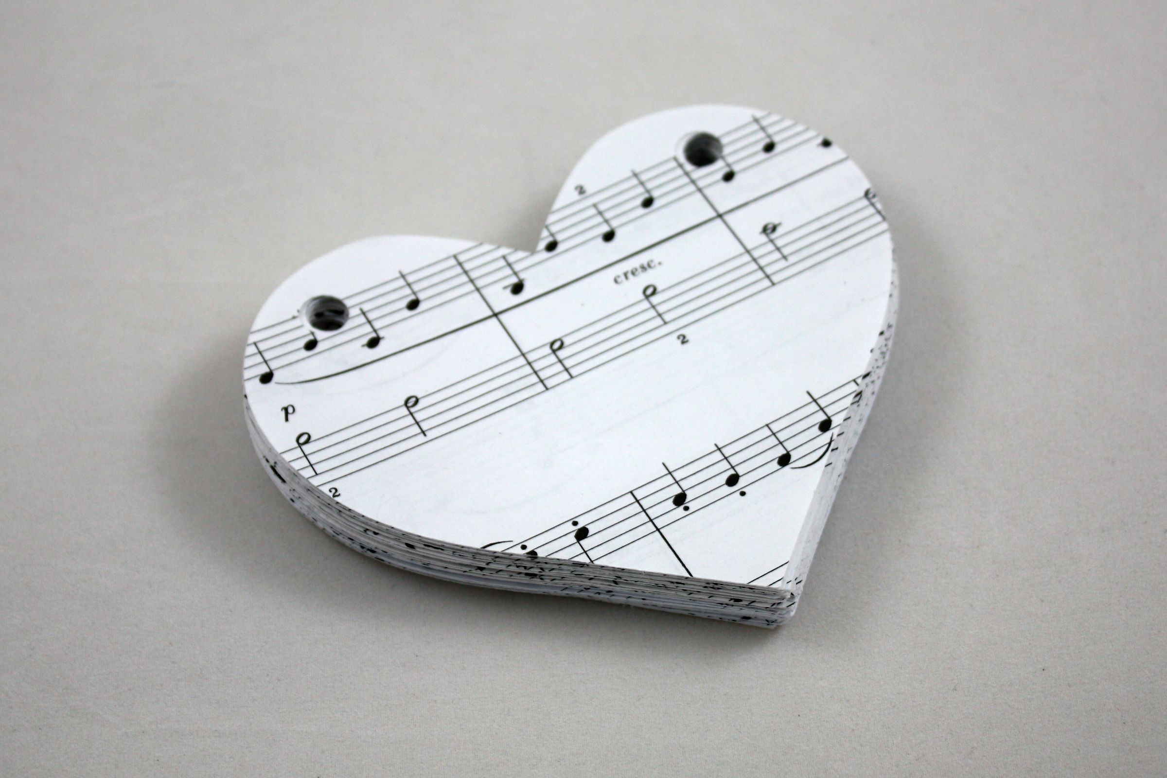 Music Notes Heart Garland
