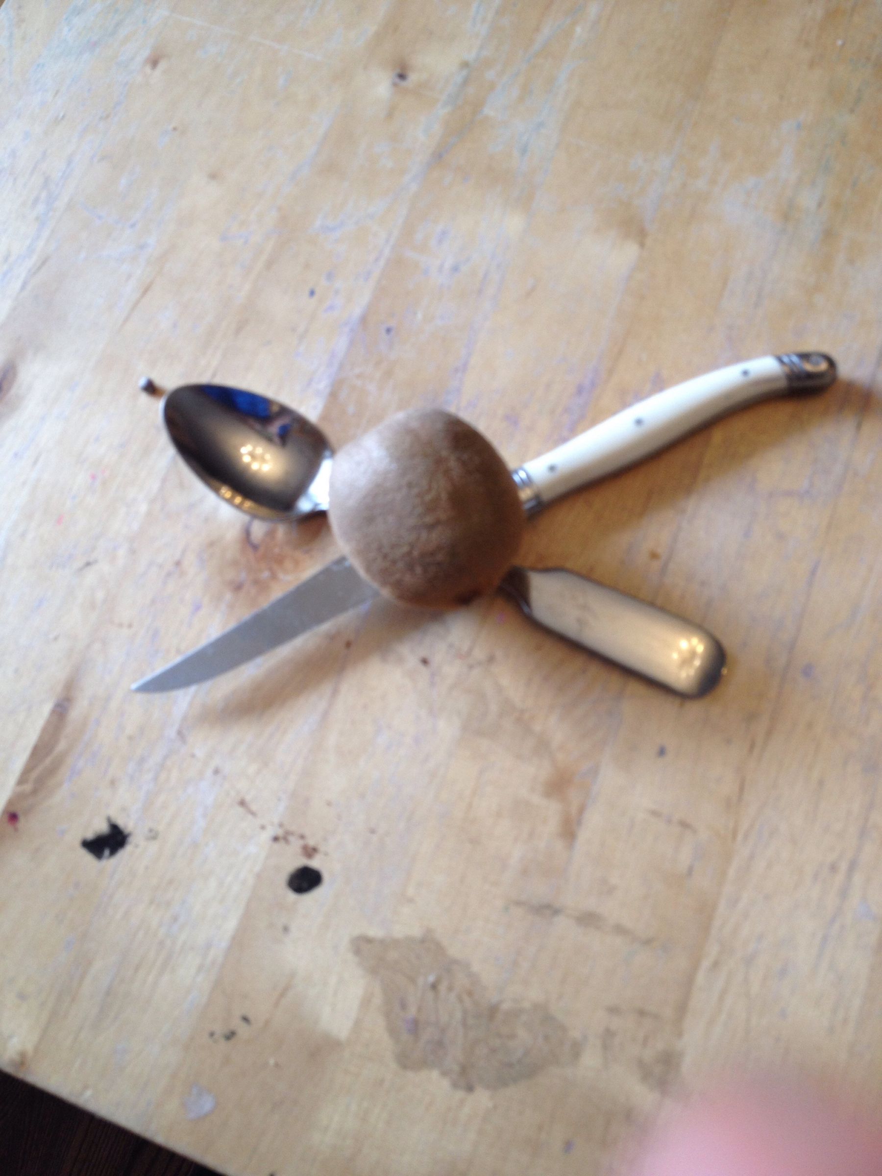 Slice a Kiwi Like a Pro