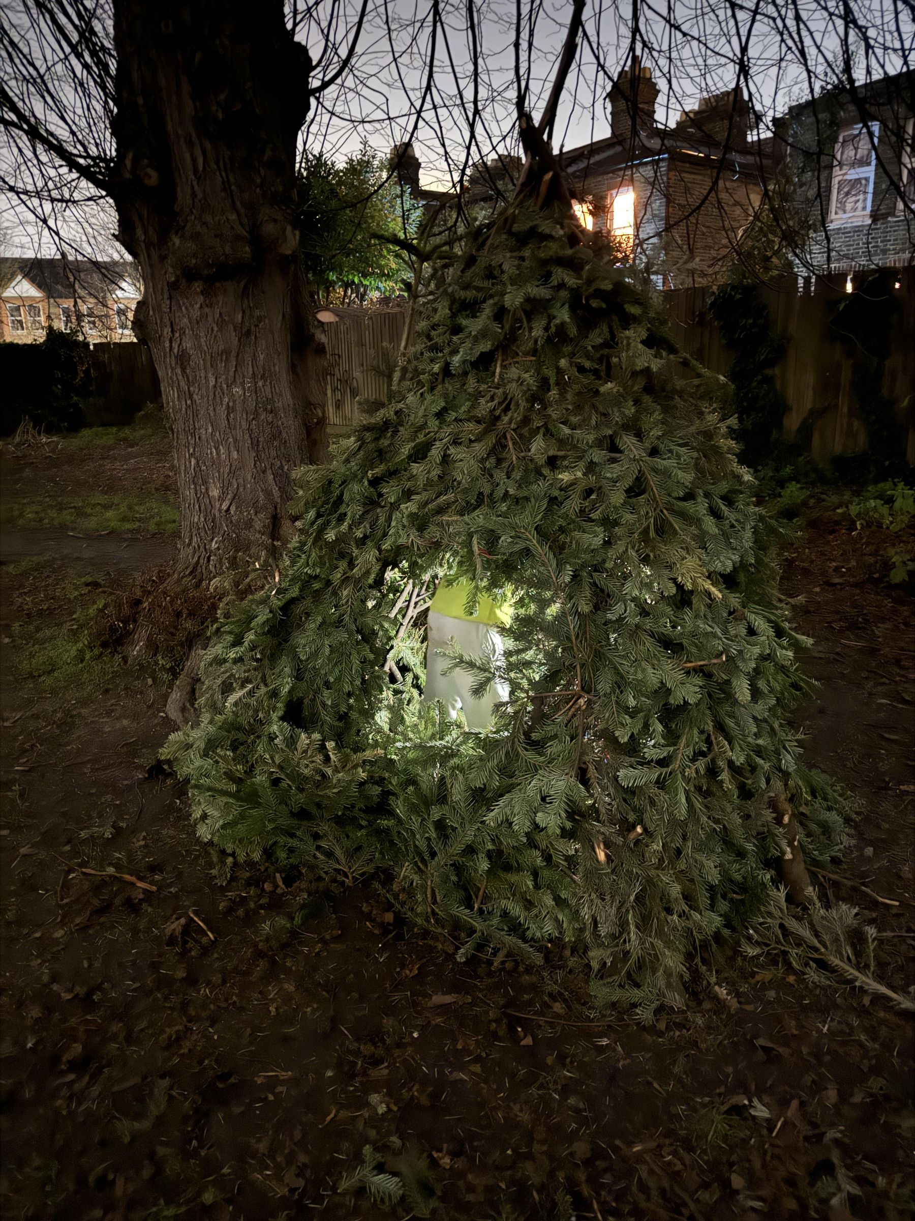 Upcycled Xmas Tree Den : 12 Steps (with Pictures) - Instructables