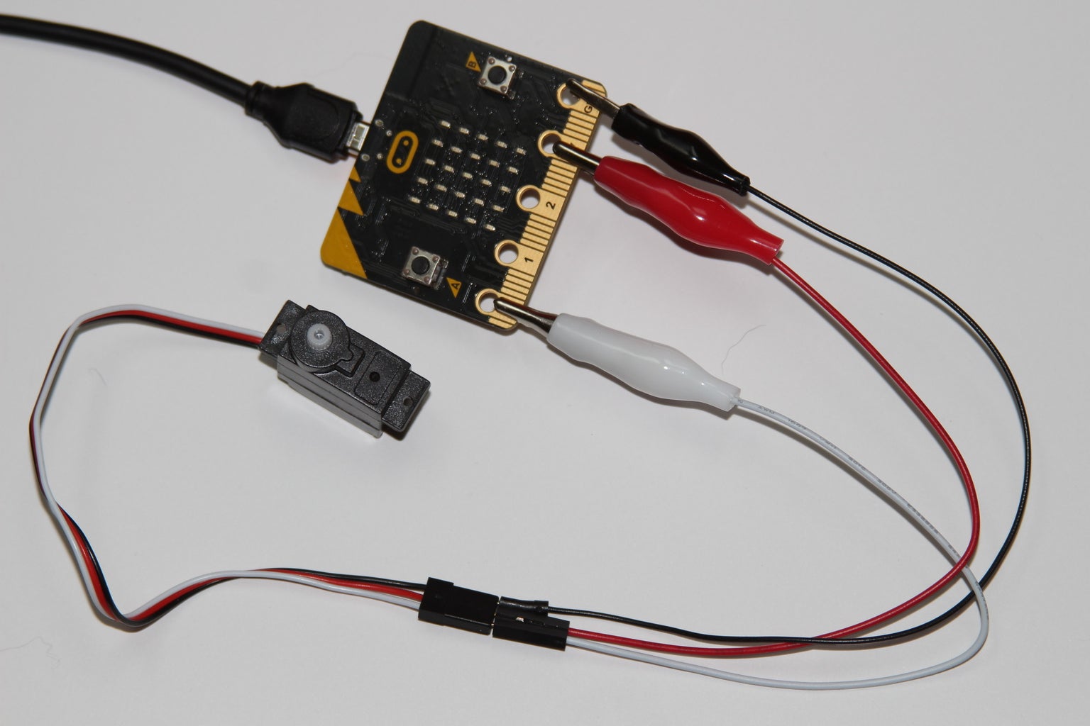 Run a Micro Servo With Micro:bit : 5 Steps Circuit Diagram