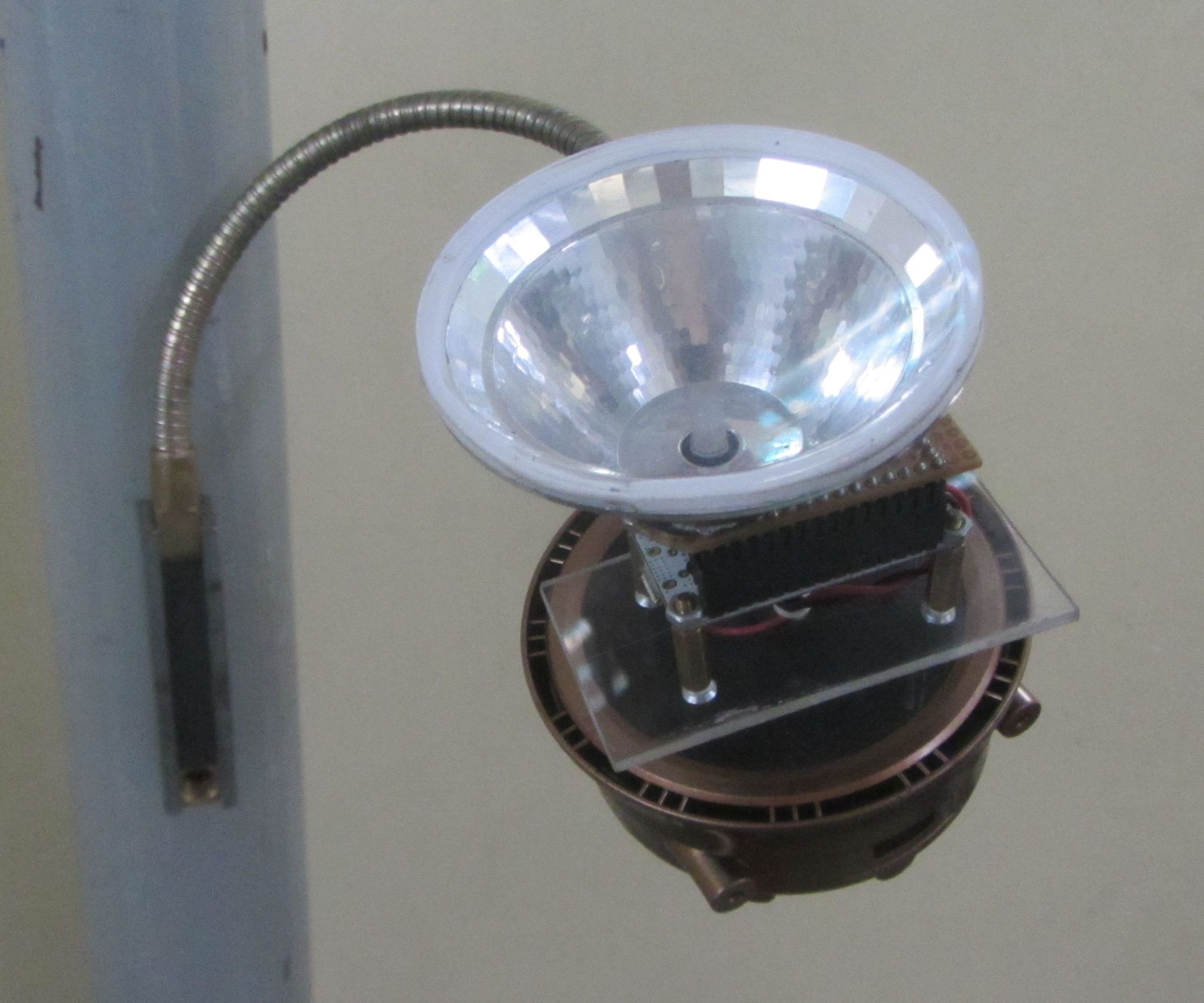 SOLAR WIRELESS LAMP WITH MAGNETIC FLEXIBLE ARM