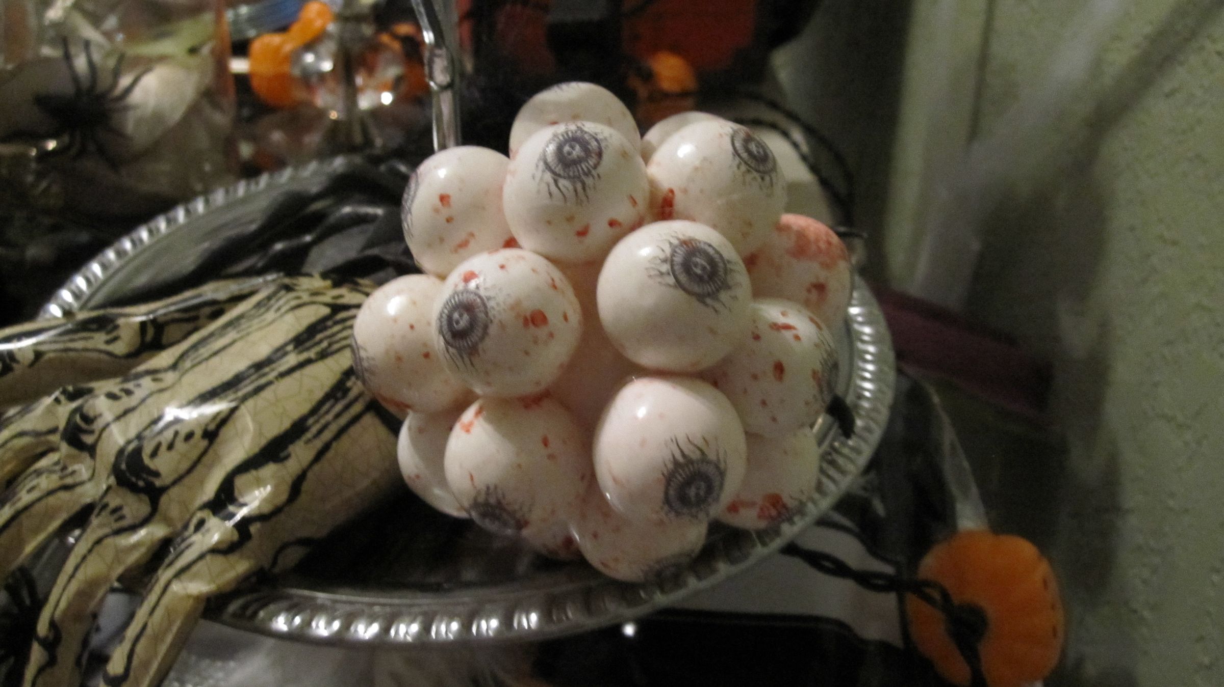 Simple Eye Catching Easy Halloween Decoration