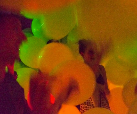Balloonacy! - an Interactive Balloon Immersion