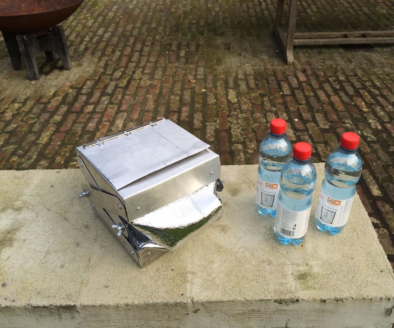 Flat pack coolbox