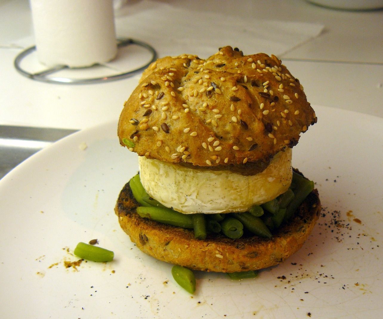 Baked Camembert Sandwich With Quick Caramelized Onions (+HOW-TO)