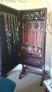 Necklace Rail
