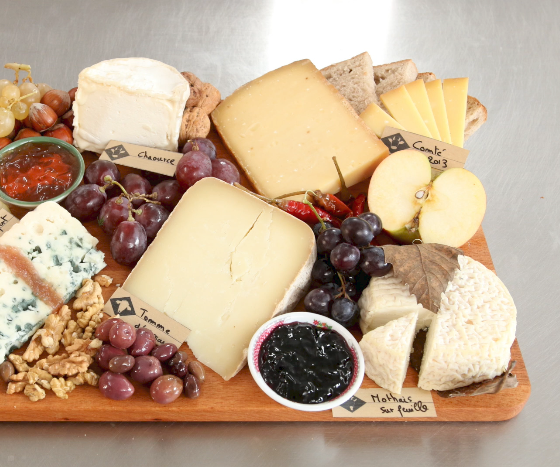 How to Make the Perfect Cheese Board for the Holiday