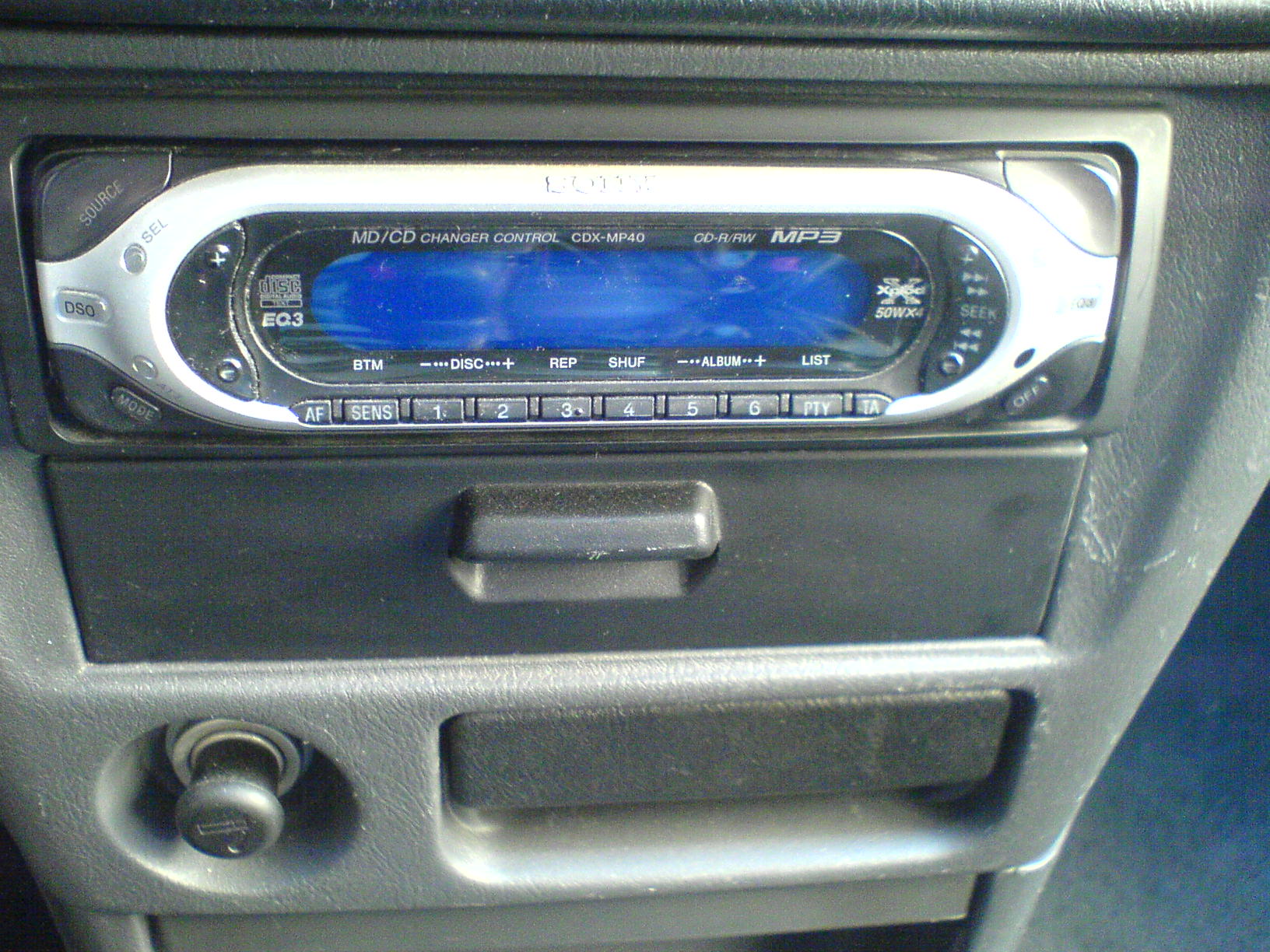 How to Connect Your Mp3 or Ipod on a Car Cdplayer. 6 Steps (with