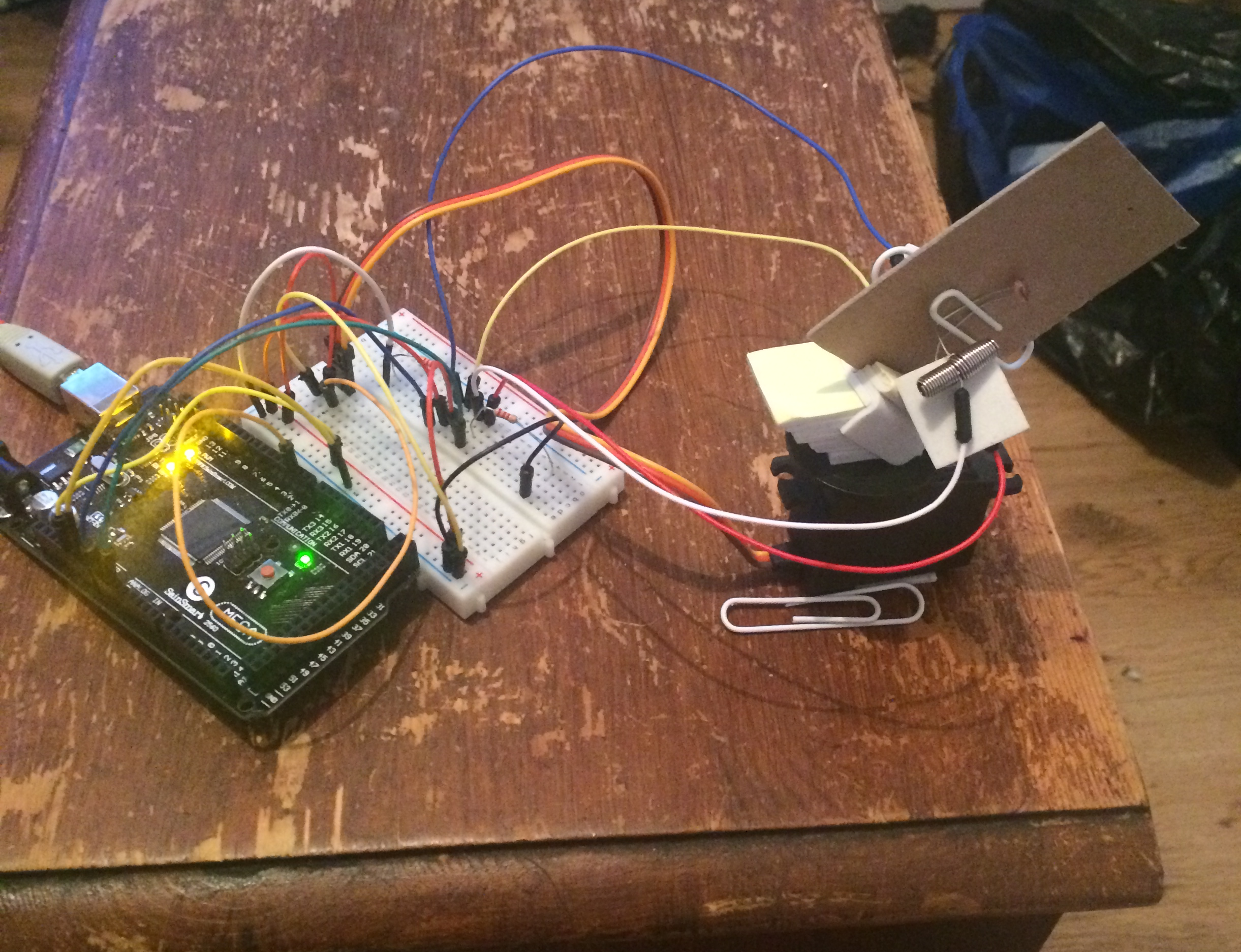 Simple Light Tracker