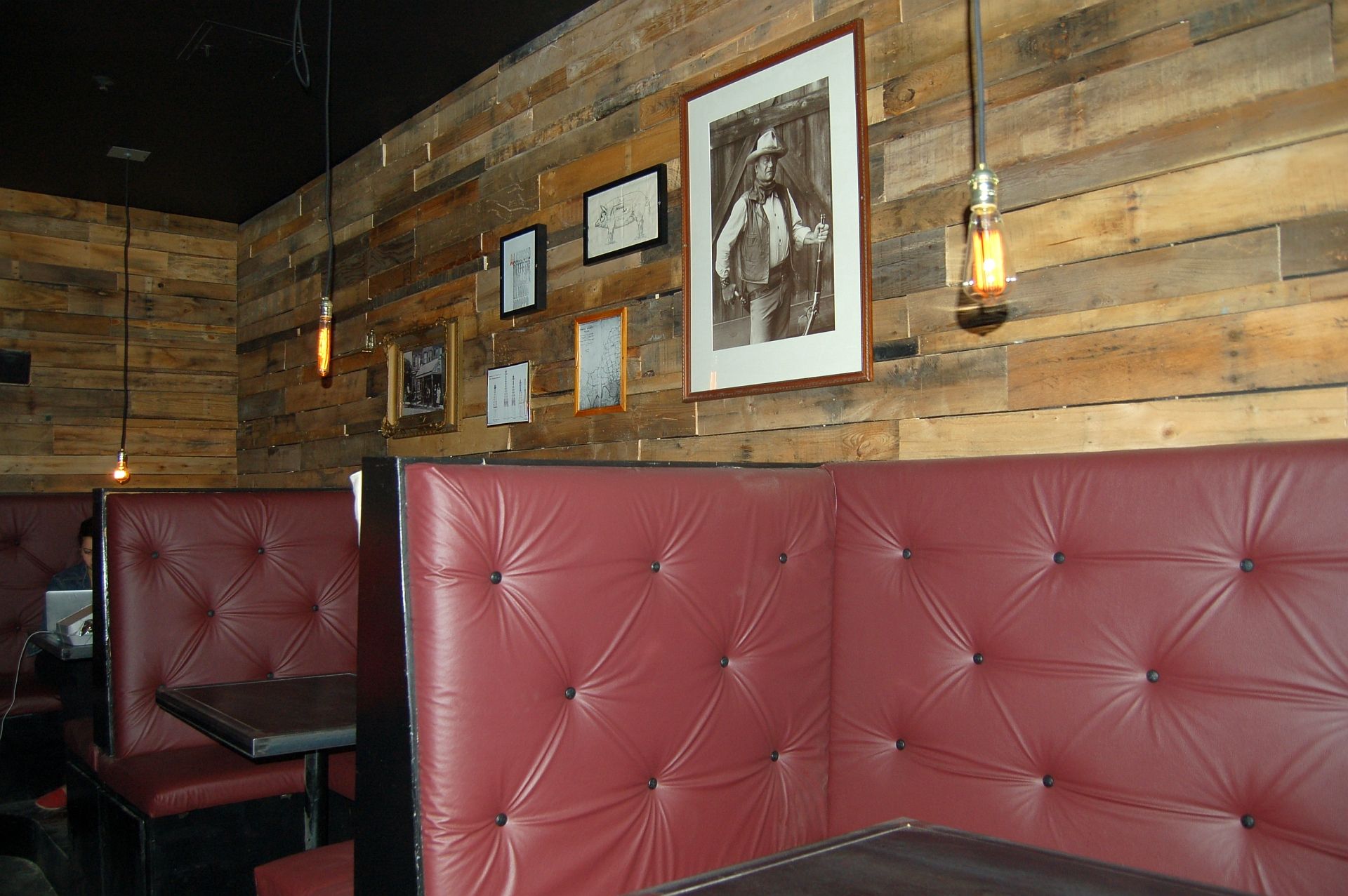 How to Use Free Pallets to Build a BBQ Restaurant - Image 1