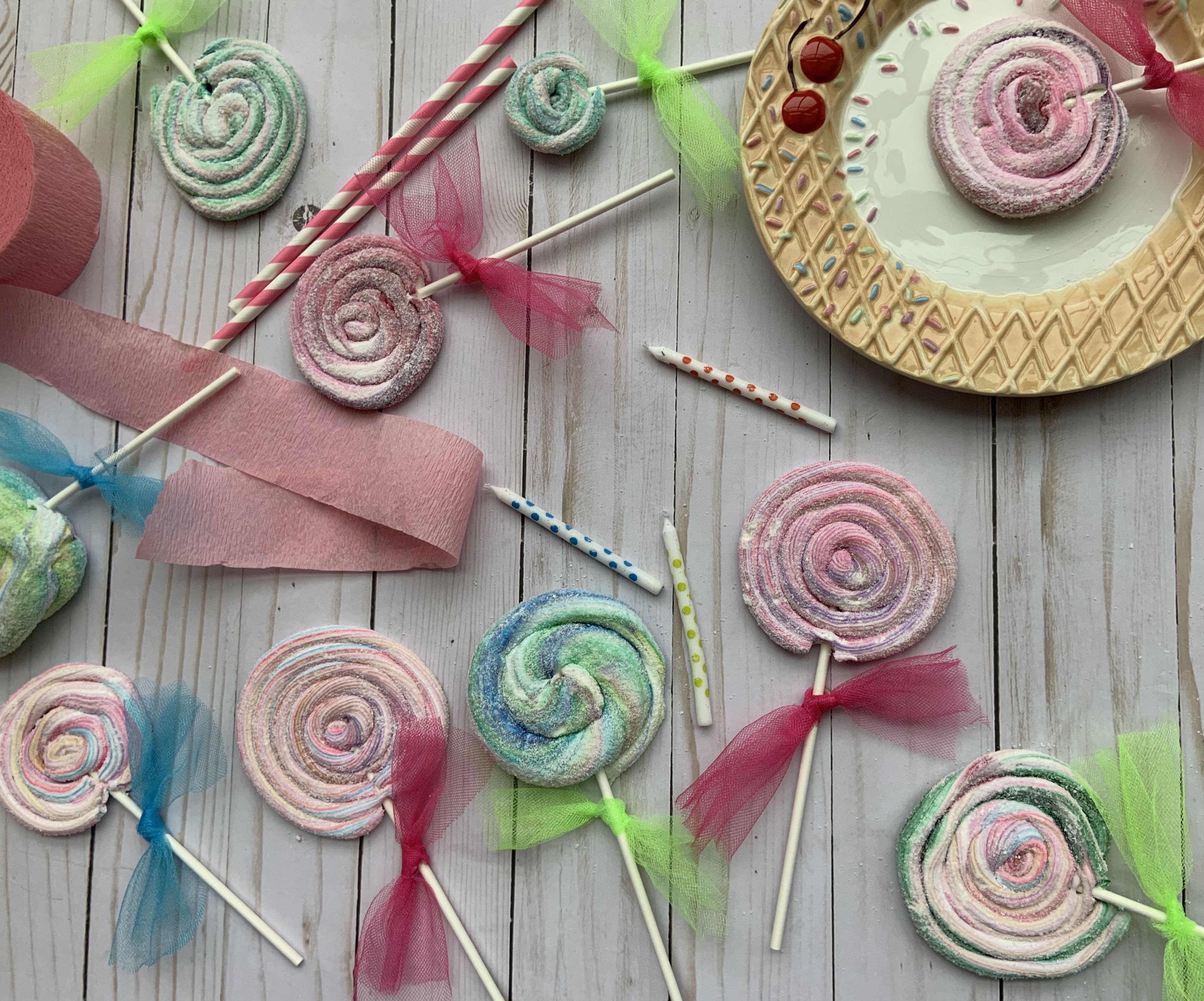 Swirled Marshmallow Lollipops 