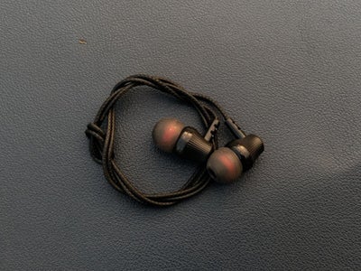 Earphone Connection