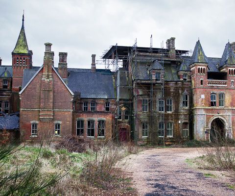 How to Go Urban Exploring for Photographers