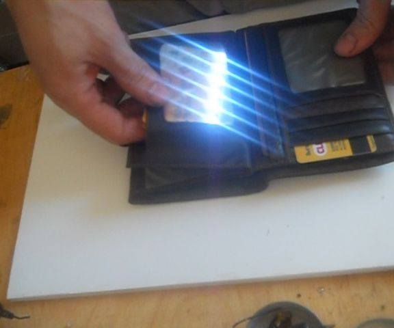 How to Make a Led Flashlight Out Plastic Cards
